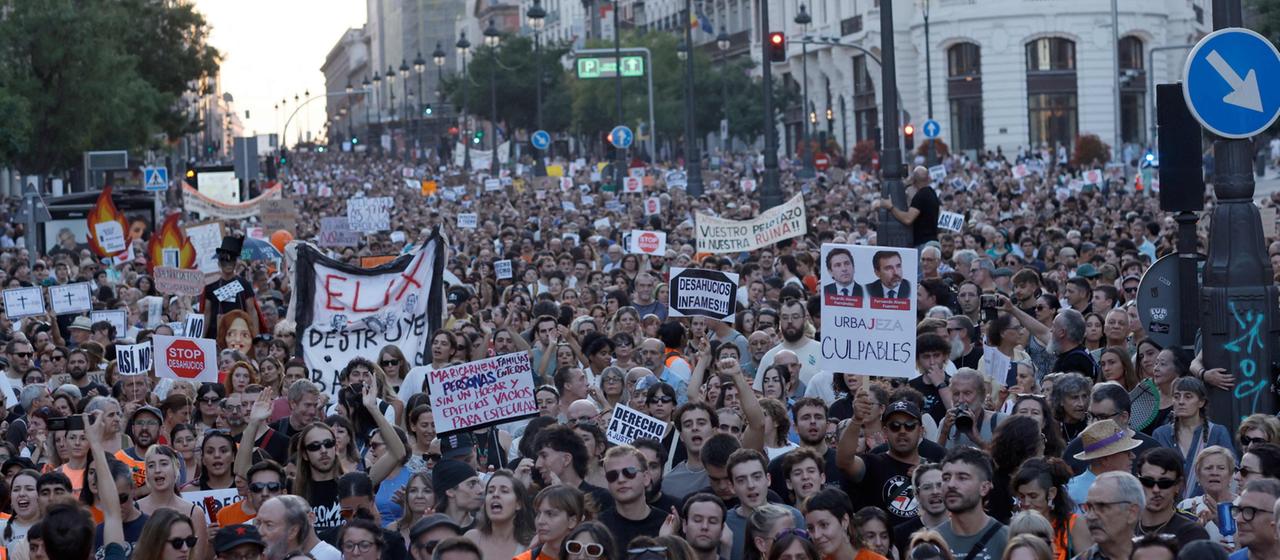 Massiver Protest gegen Wohnungsnot in Madrid: Zwangsräumung einer 87-Jährigen als Auslöser