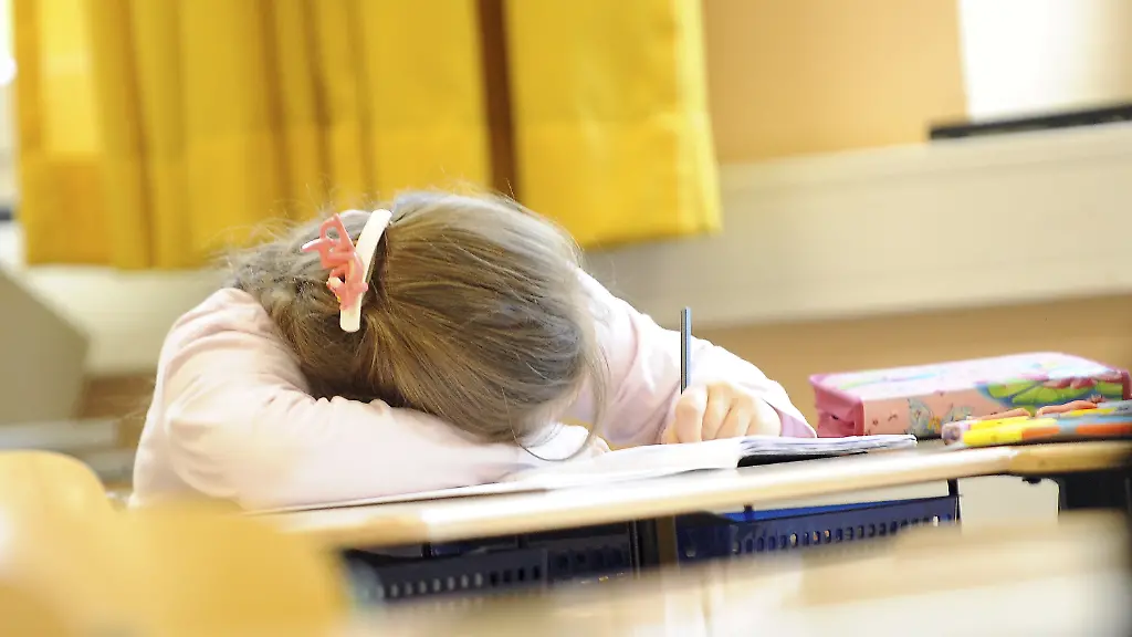 Schüler leiden unter Schlafstörungen und Erschöpfung