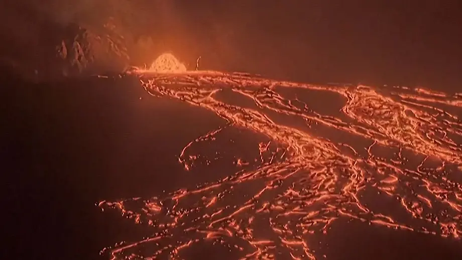 Videoaufnahmen zeigen Lavaausbruch des Kilauea auf Hawaii