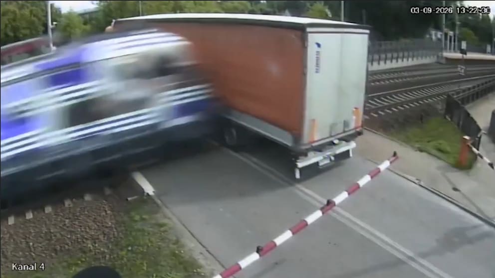 Schwere Kollision in Danzig: Zug kollidiert mit LKW