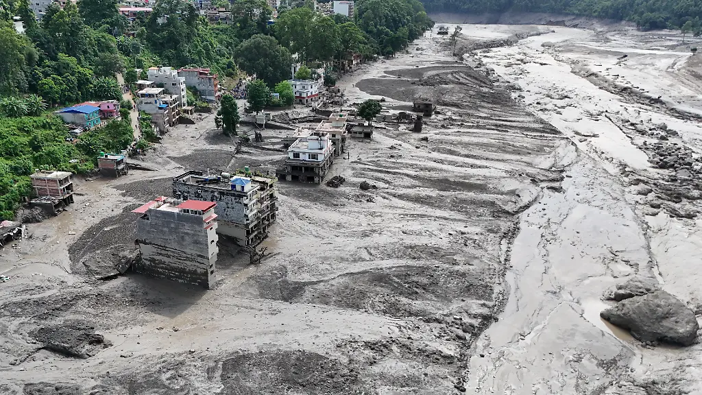 Ursache der katastrophalen Sturzflut in Nepal: Rekordtemperaturen führten zum Gletscherabbruch