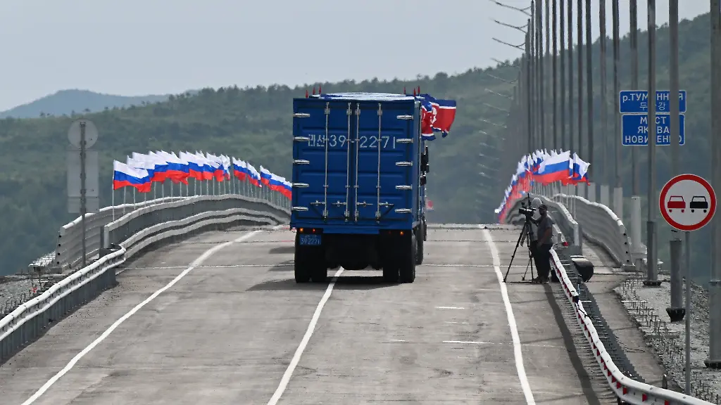 Eröffnung der Straßenbrücke über den Tumen-Fluss: Russland und Nordkorea stärken Partnerschaft