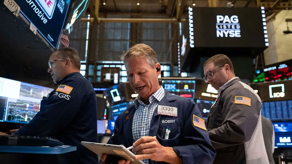 Anleger erwarten Zinserhöhung und sinkende Ölpreise stützen Wall Street