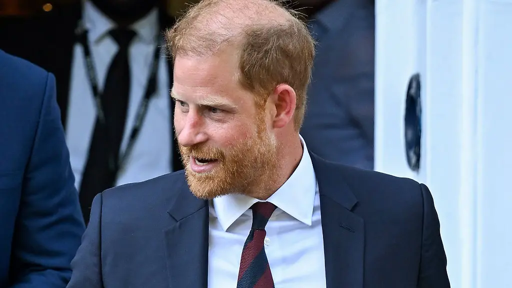 Prinz Harrys Erster Öffentlich Auftritt Seit Rückkehr nach Großbritannien