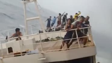 Mega-Frachter rammt Boot vor Singapur