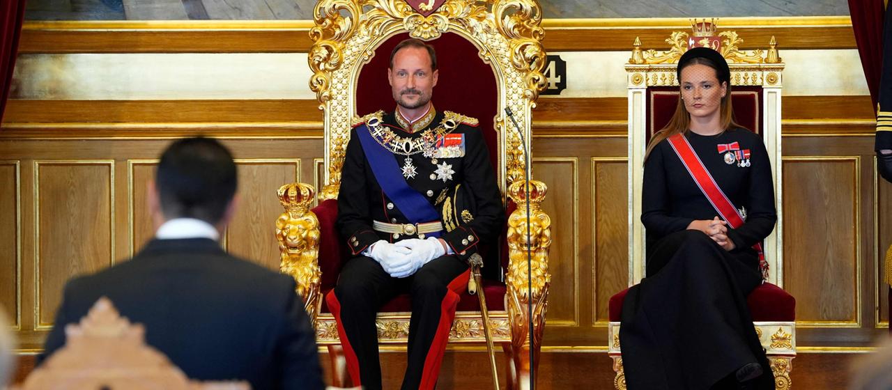 Norwegens Neuer König: Haakon VIII. Legt Eid Ab