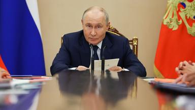 Russische Parlamentswahl: Sieg für Geeintes Russland und Kritik der Opposition