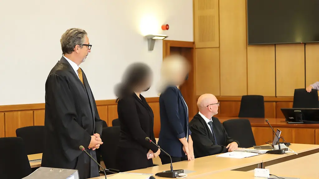 Nordrhein-Westfalen Gerichtsbeschluss: Polizistinnen aus Beamtenverhältnis entfernt