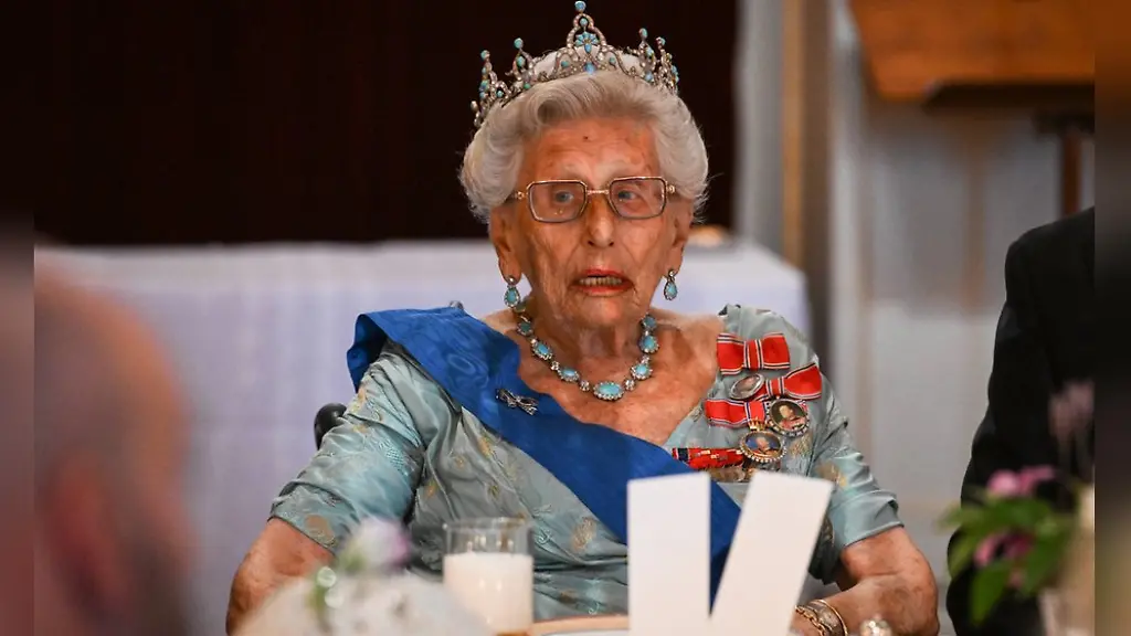 Trauer am Sarg: Prinzessin Astrid nimmt Abschied von König Harald V.
