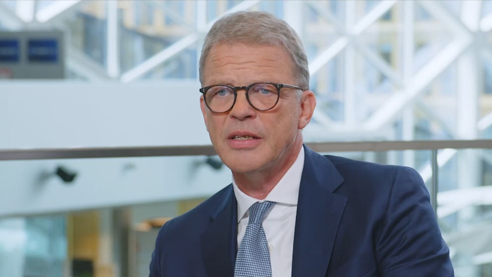 Deutsche-Bank-Chef Christian Sewing kritisiert Tankrabatt
