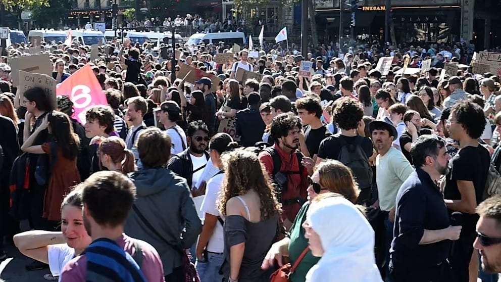 Brennende Barrikaden in Lyon: Frankreichs Bildungsproteste Intensivieren Sich