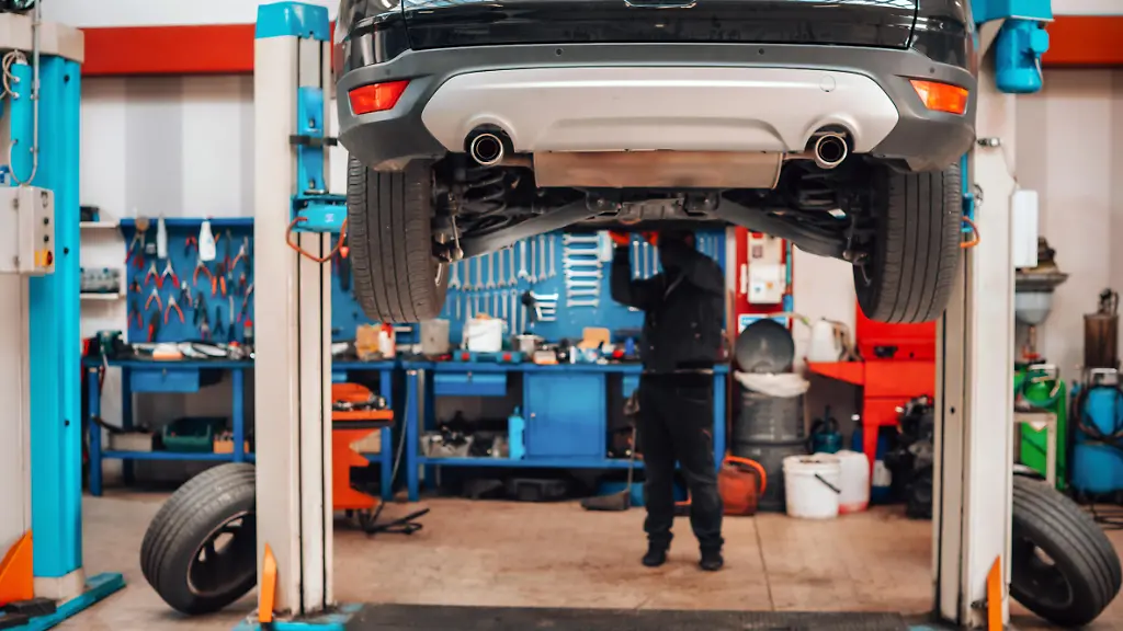 Versicherungsbranchenbericht: Teure Ersatzteile für Autos