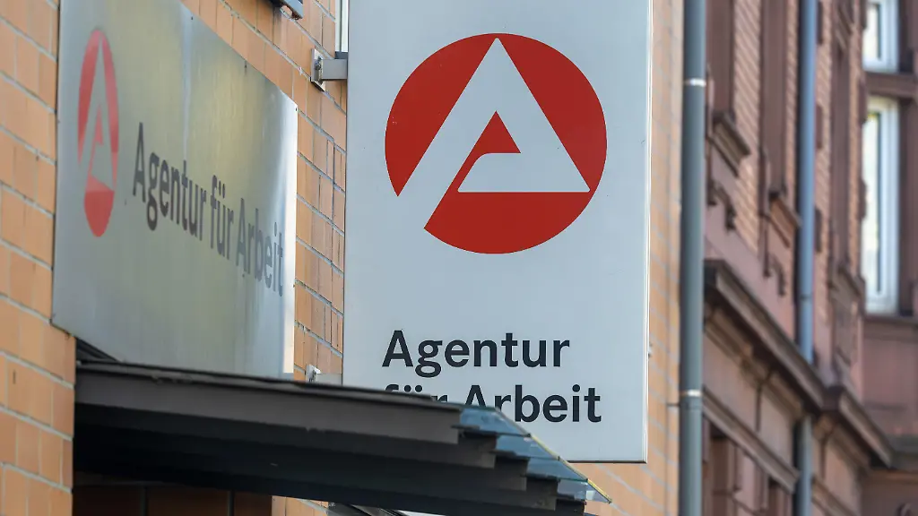 Erhöhung der Langzeitarbeitslosigkeit und politische Forderungen