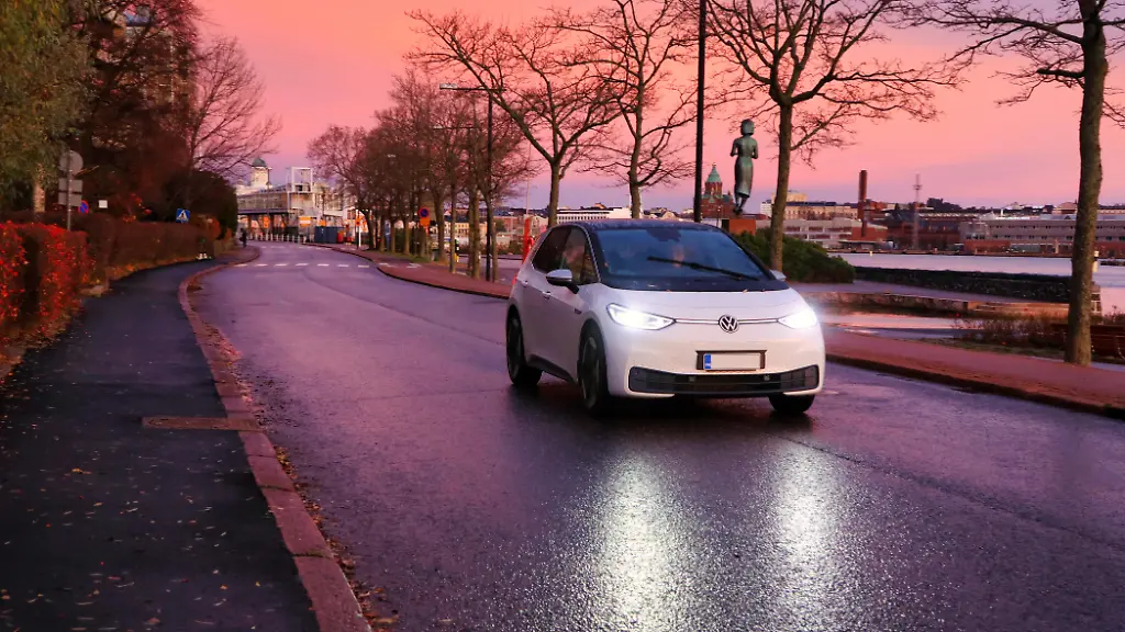 VW reduziert Ladeleistung von E-Autos wegen möglichem Batterierisiko