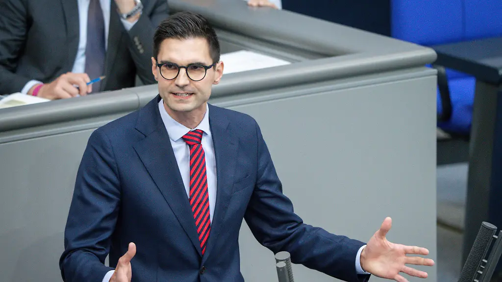 Rückzug der CDU vor der Ministerpräsidentenwahl in Sachsen-Anhalt diskutiert