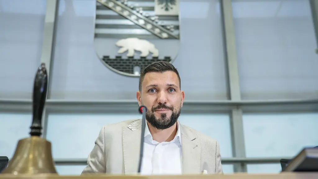 BMW Entzieht Dienstwagen für AfD-Landtagspräsidenten