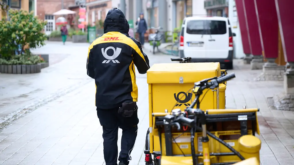 Regierung streicht Steuerbefreiung und lockert Zustellzeiten für die Post