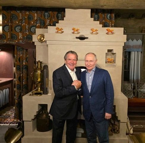 Schröders umstrittene Begegnung mit Putin sorgt für Empörung