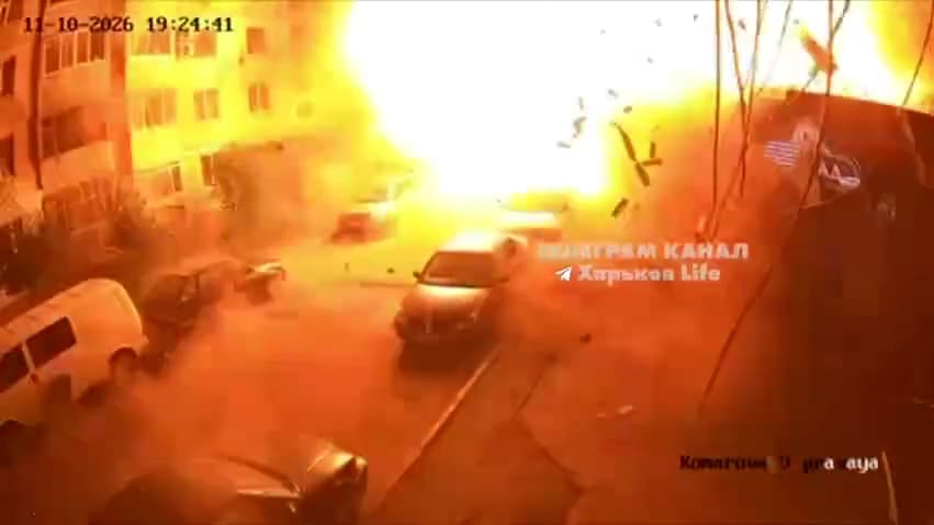 Russischer Raketenangriff auf Wohngebiet bei Charkiw