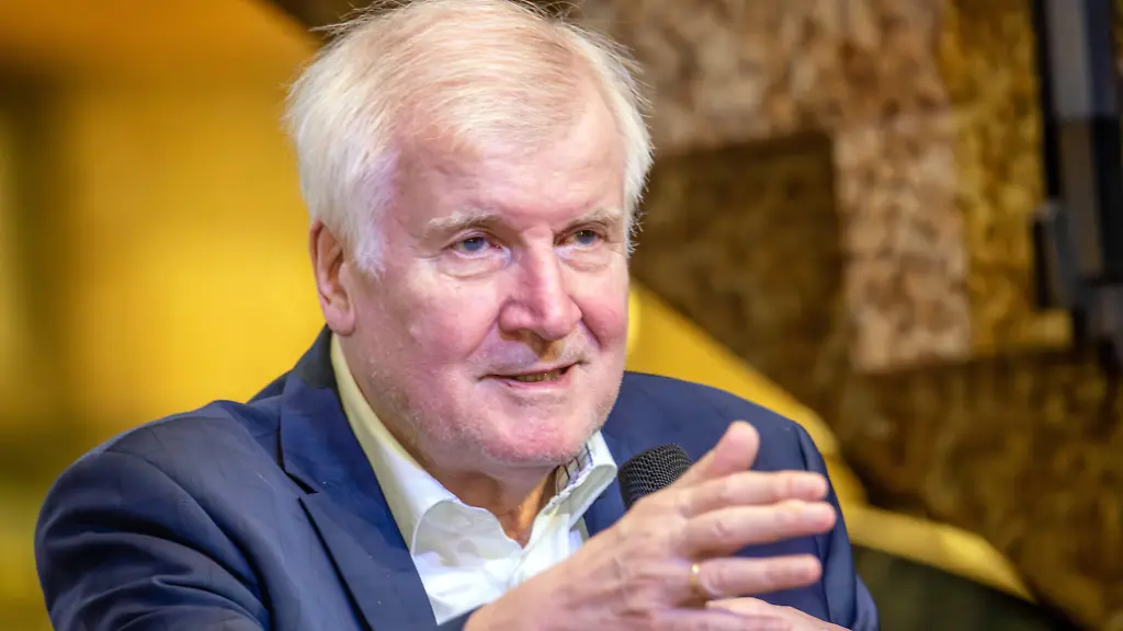 Seehofer kritisiert Merz scharf