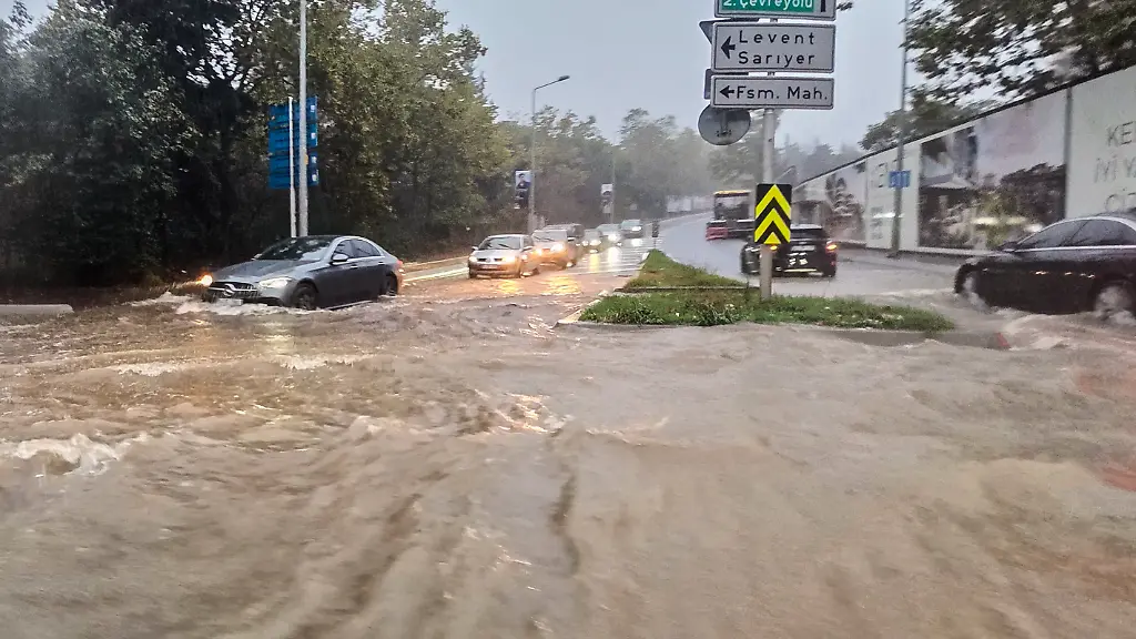 Starkregen verursacht Chaos in Istanbul