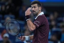 Djokovic im Finale von Peking nach Disqualifikation von Medwedew